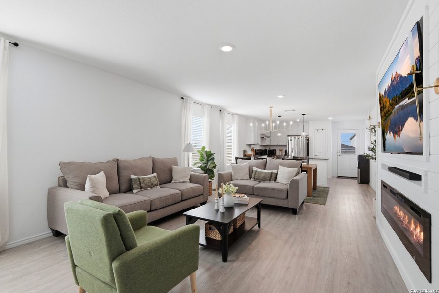 Furnished interior view inside a new home in Mission del Lago, San Antonio (Image 18). Furnished interior view inside a new home in Mission del Lago, San Antonio (Image 18).