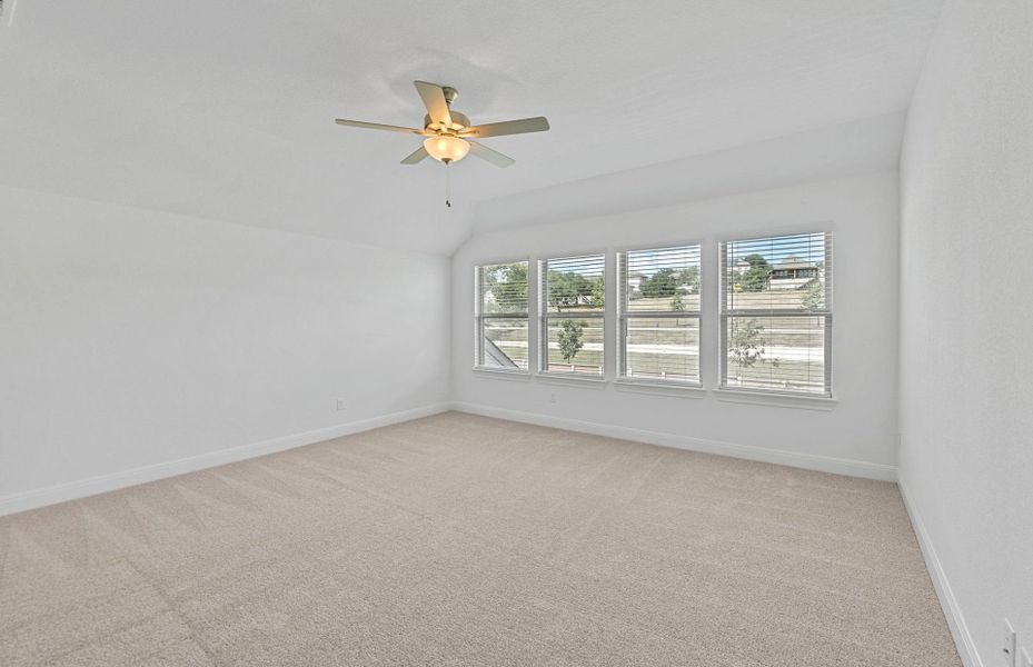 Spacious, unfurnished interior of a new home in Bluffview Reserve, Leander (Image 35).