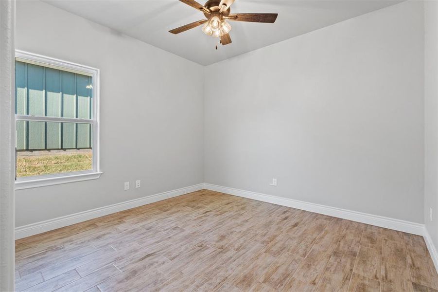 Spacious, unfurnished interior of a new home in , Granbury (Image 32).