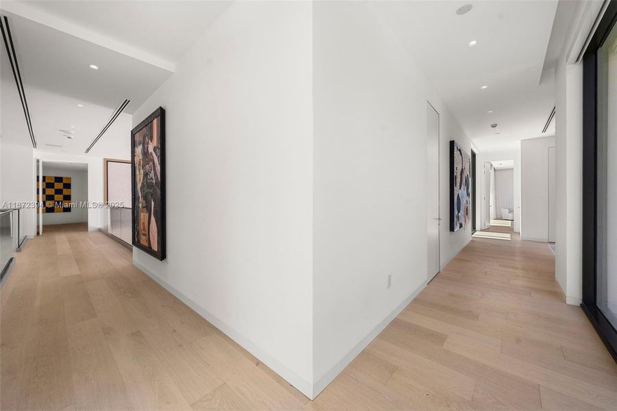 Spacious, unfurnished interior of a new home in , Coral Gables (Image 18).