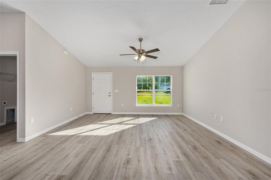 Spacious, unfurnished interior of a new home in , Citrus Springs (Image 15).