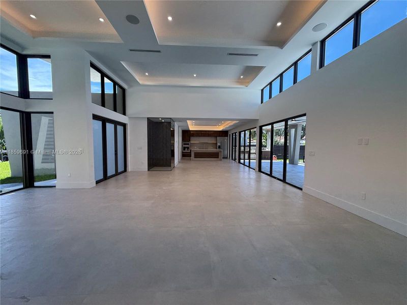 Spacious, unfurnished interior of a new home in , Miami (Image 18).