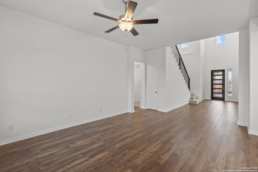 Spacious, unfurnished interior of a new home in Foxbrook, Cibolo (Image 29).