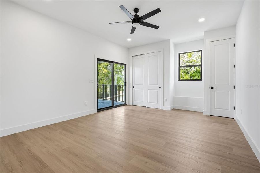 Spacious, unfurnished interior of a new home in , St. Petersburg (Image 23). Spacious, unfurnished interior of a new home in , St. Petersburg (Image 23).