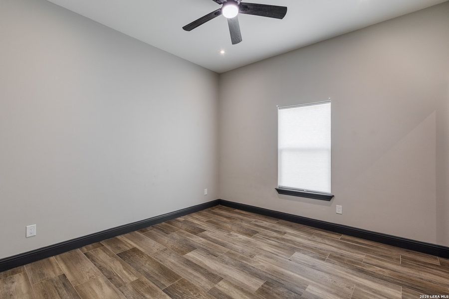 Spacious, unfurnished interior of a new home in , Eagle Pass (Image 21).