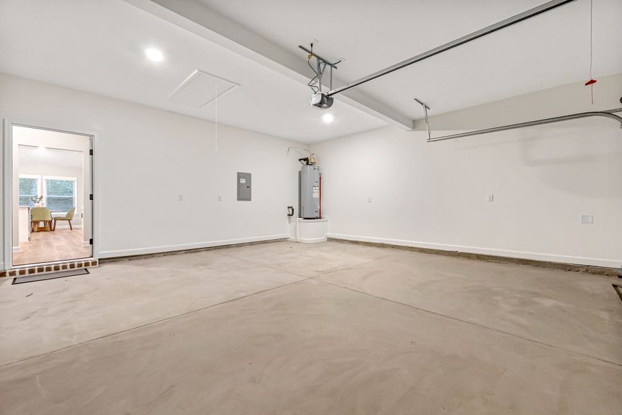 Spacious, unfurnished interior of a new home in , Crestview (Image 44).