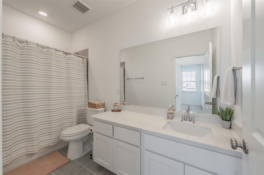 Furnished interior view inside a new home in , Northlake (Image 29).