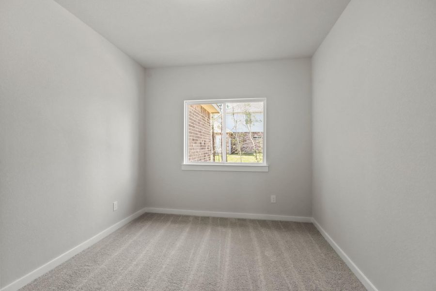 Spacious, unfurnished interior of a new home in Oakwood Ranch, Willis (Image 16).