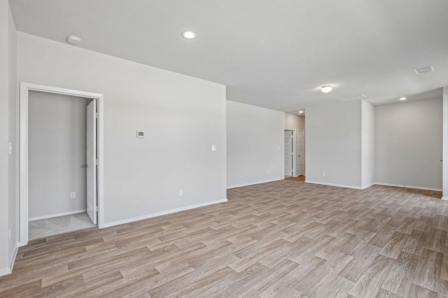 Spacious, unfurnished interior of a new home in Edgebrooke, Pflugerville (Image 18).