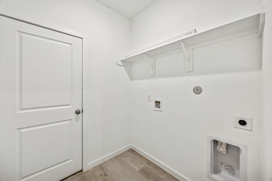 Spacious, unfurnished interior of a new home in Stokesbury, Waller (Image 23).