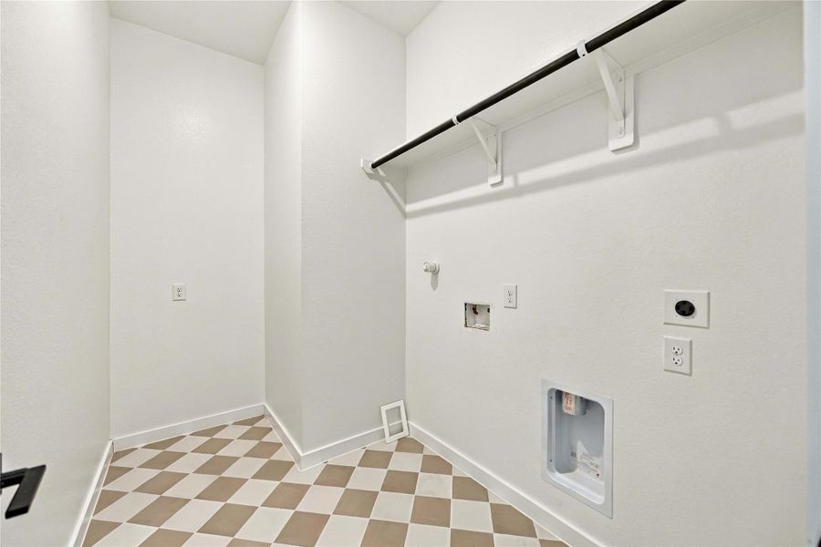 Spacious, unfurnished interior of a new home in Elyson 45' & 70', Katy (Image 25).
