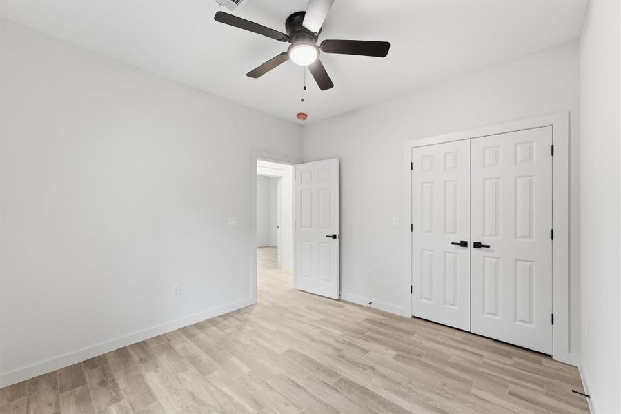 Spacious, unfurnished interior of a new home in , Conroe (Image 26).