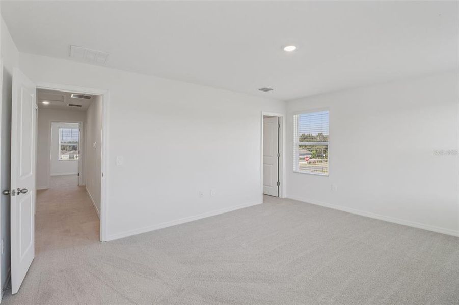 Spacious, unfurnished interior of a new home in The Reserve at Hammock Oaks Townes, Lady Lake (Image 27). Spacious, unfurnished interior of a new home in The Reserve at Hammock Oaks Townes, Lady Lake (Image 27).