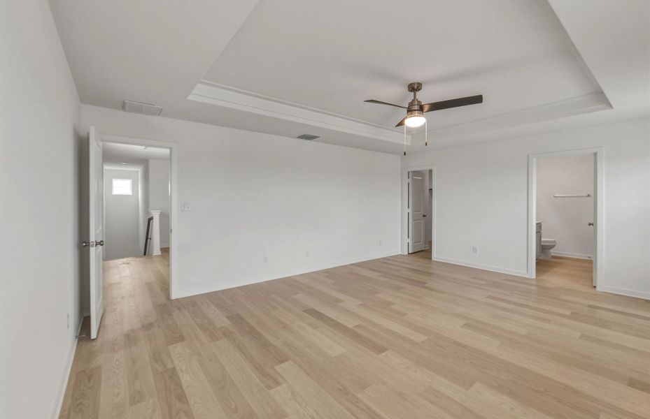 Spacious, unfurnished interior of a new home in Sunfield, Buda (Image 42).