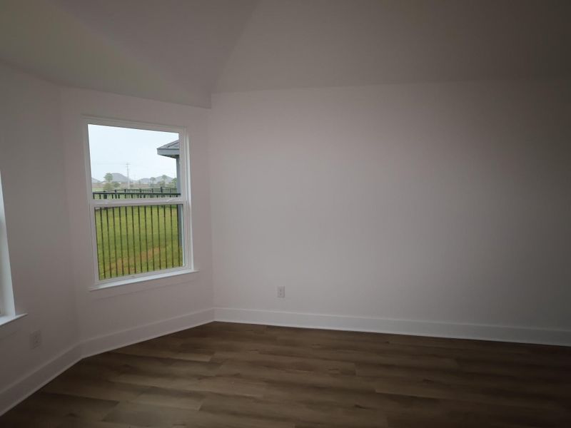 Spacious, unfurnished interior of a new home in Lago Mar, Santa Fe (Image 20).
