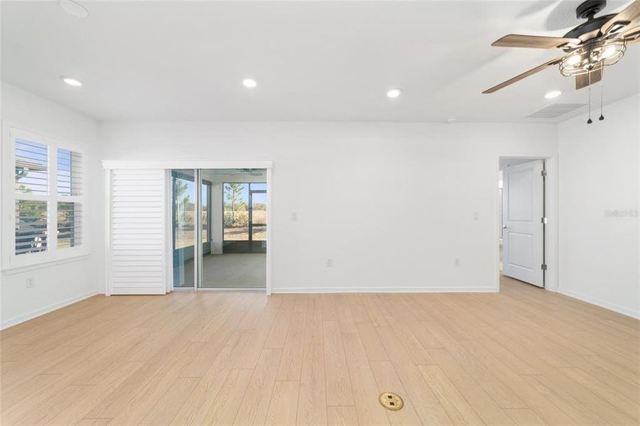 Spacious, unfurnished interior of a new home in , Ocala (Image 35).