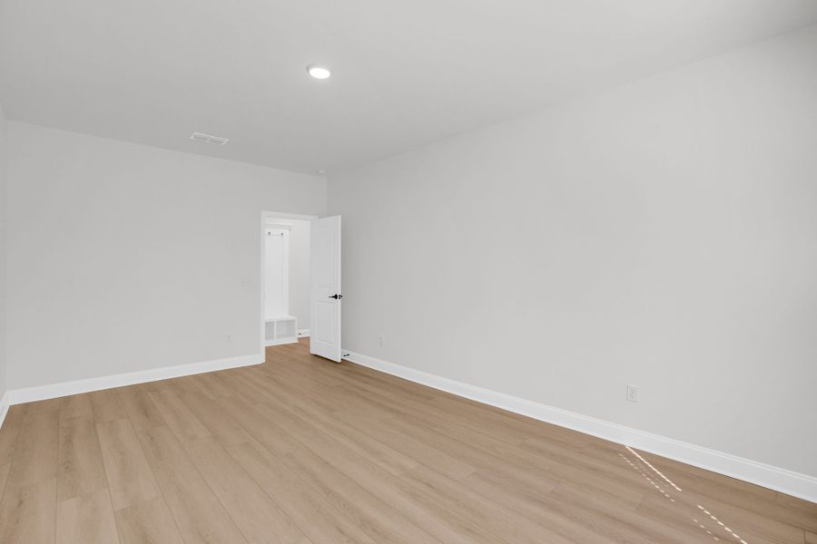 Spacious, unfurnished interior of a new home in Oakleaf Chase, Blythewood (Image 35).