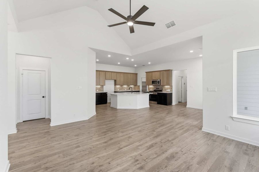 Spacious, unfurnished interior of a new home in The Crossvine, Schertz (Image 23). Spacious, unfurnished interior of a new home in The Crossvine, Schertz (Image 23).