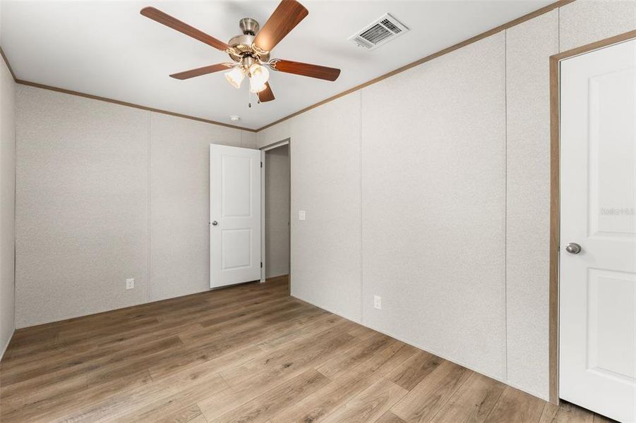 Spacious, unfurnished interior of a new home in , Williston (Image 10).