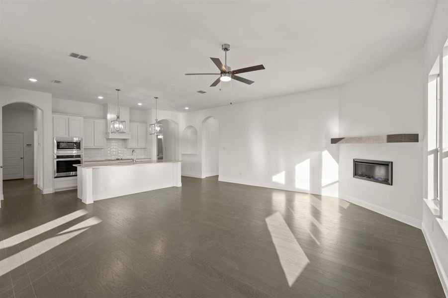 Spacious, unfurnished interior of a new home in Mockingbird Hills, Joshua (Image 29). Spacious, unfurnished interior of a new home in Mockingbird Hills, Joshua (Image 29).