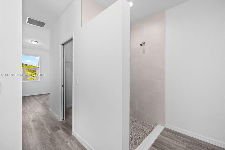 Spacious, unfurnished interior of a new home in , Cape Coral (Image 28). Spacious, unfurnished interior of a new home in , Cape Coral (Image 28).