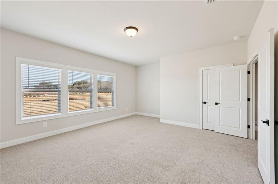 Spacious, unfurnished interior of a new home in River Pointe, Monroe (Image 32).