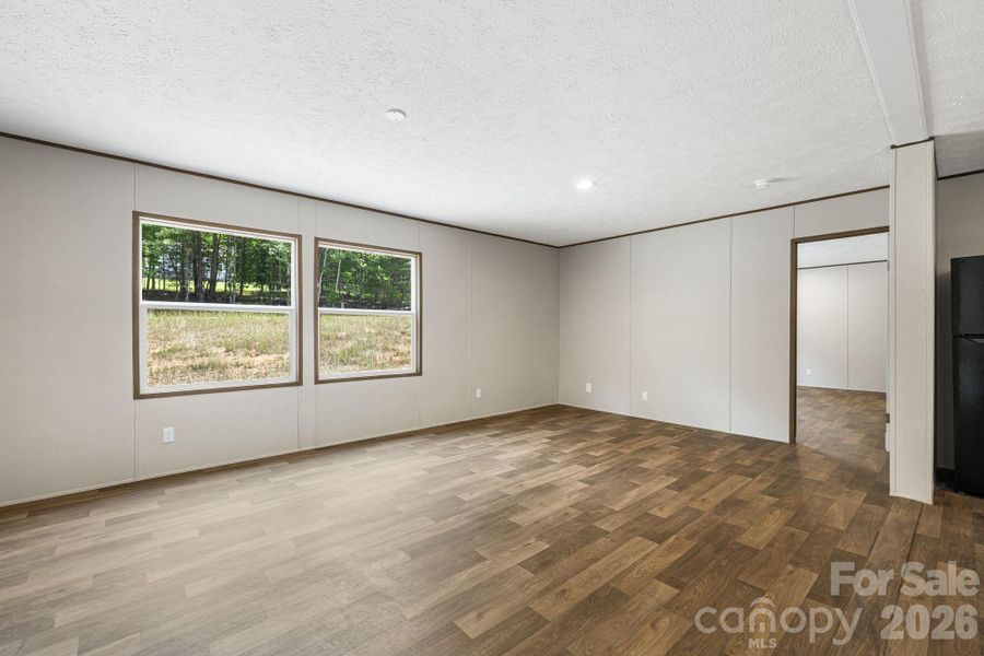 Spacious, unfurnished interior of a new home in , Nebo (Image 29).