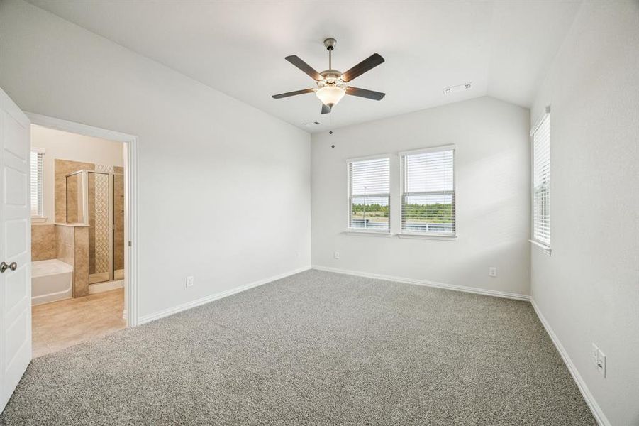 Spacious, unfurnished interior of a new home in Bel Air Village, Sherman (Image 10).