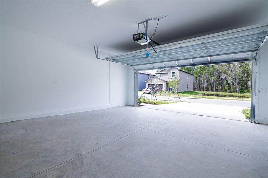 Spacious, unfurnished interior of a new home in Saddle Creek Preserve: The Manors II, Lakeland (Image 20).