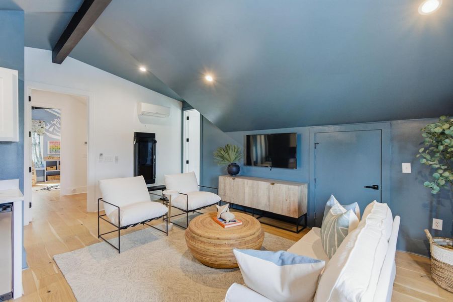 Furnished interior view inside a new home in , Charleston (Image 65).