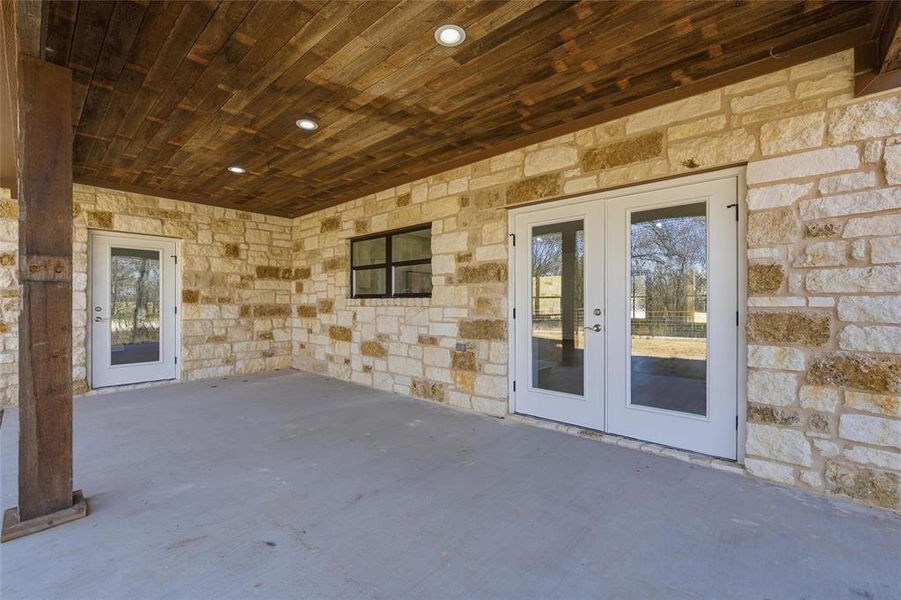 Exterior details and patio area of a home in , Waco (Image 4).