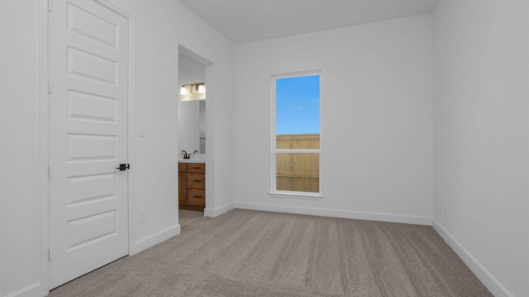 Spacious, unfurnished interior of a new home in Fulshear Lakes 80', Fulshear (Image 16).