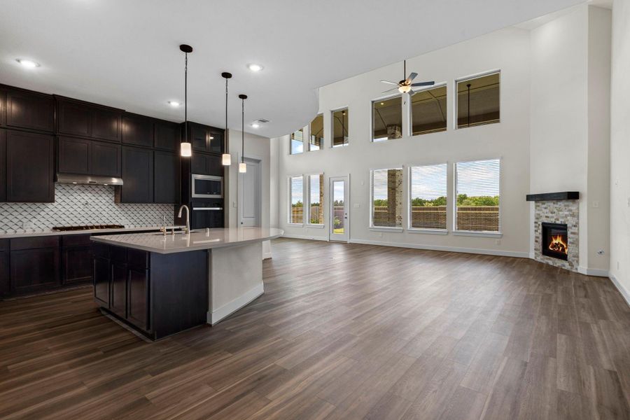 Spacious, unfurnished interior of a new home in Coastal Point, League City (Image 10).
