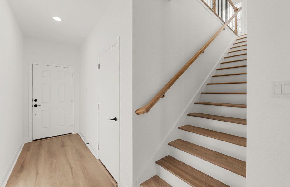 Spacious, unfurnished interior of a new home in Patterson Ranch, Georgetown (Image 23).