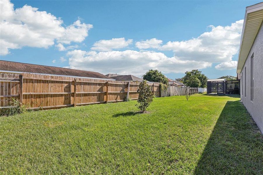 Exterior details and patio area of a home in Stone Ridge, Sebring (Image 10).