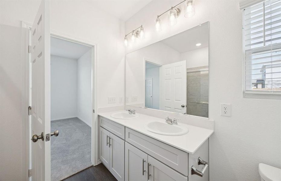 Spacious Owner's suite bathroom Spacious Owner's suite bathroom