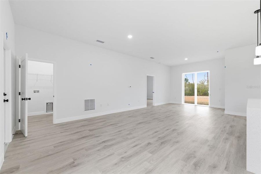 Spacious, unfurnished interior of a new home in , Ocala (Image 31).