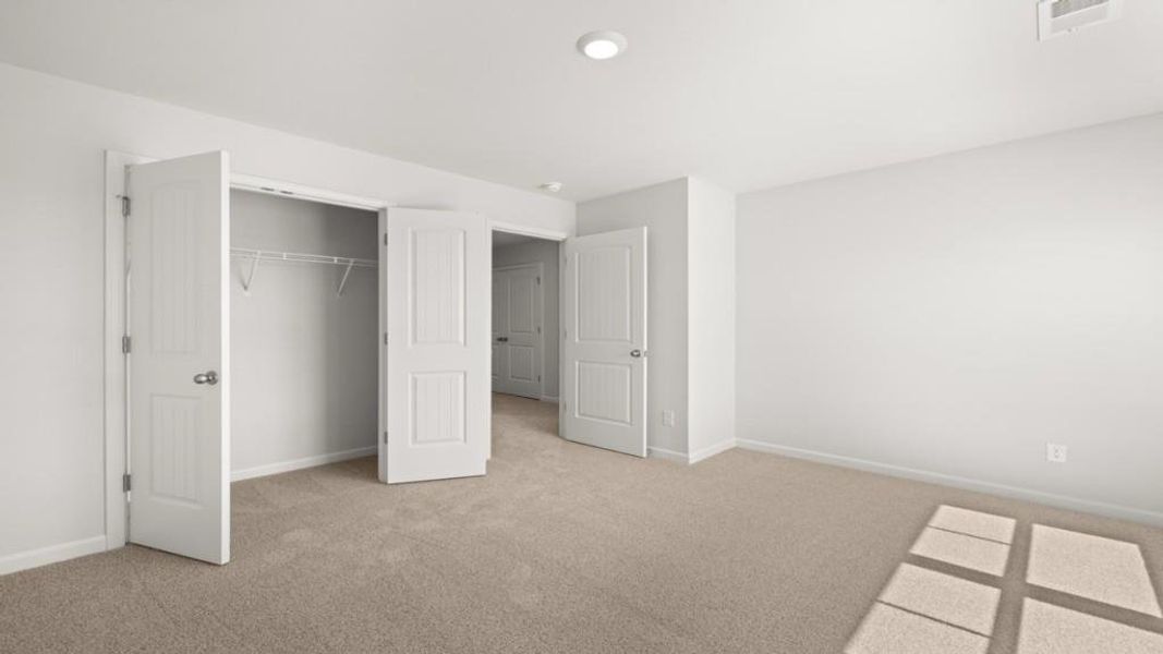 Spacious, unfurnished interior of a new home in Thompson Ridge, Dallas (Image 21).