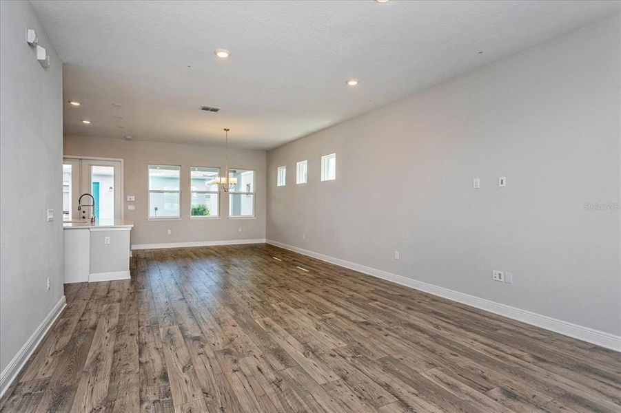 Spacious, unfurnished interior of a new home in , Orlando (Image 14).