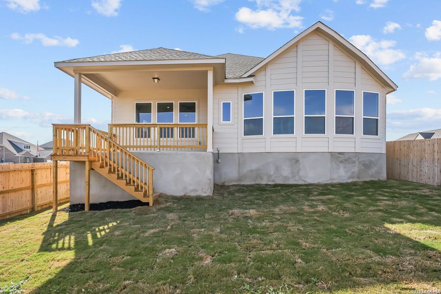 Exterior details and patio area of a home in Ladera, San Antonio (Image 21).