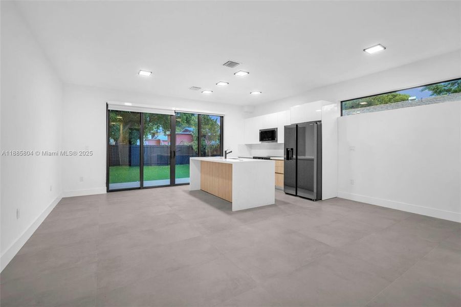 Spacious, unfurnished interior of a new home in , Miami (Image 45).