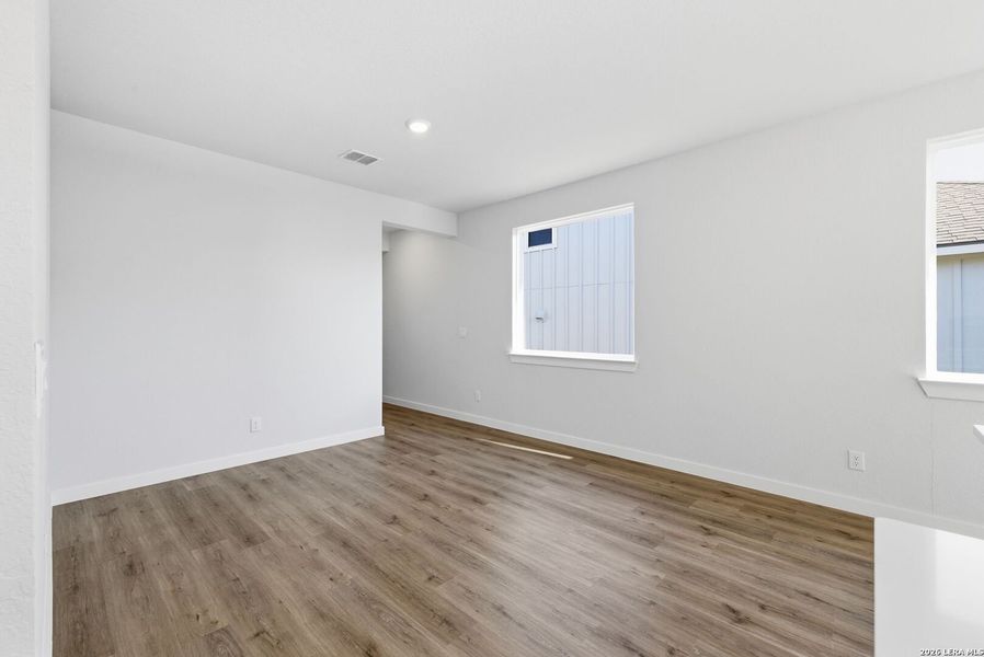 Spacious, unfurnished interior of a new home in , New Braunfels (Image 28).