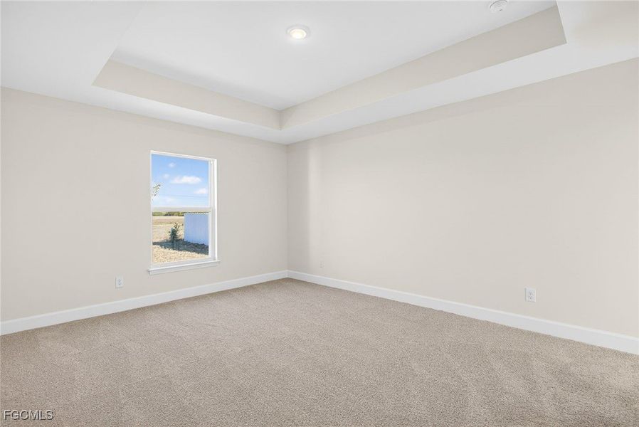 Spacious, unfurnished interior of a new home in Cape Coral, Cape Coral (Image 24).