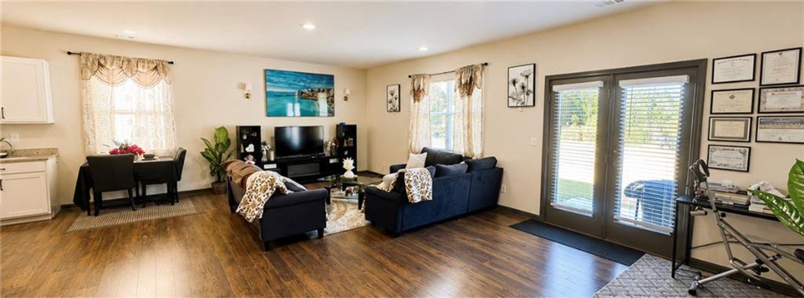Furnished interior view inside a new home in Oakwood, Dallas (Image 9). Furnished interior view inside a new home in Oakwood, Dallas (Image 9).
