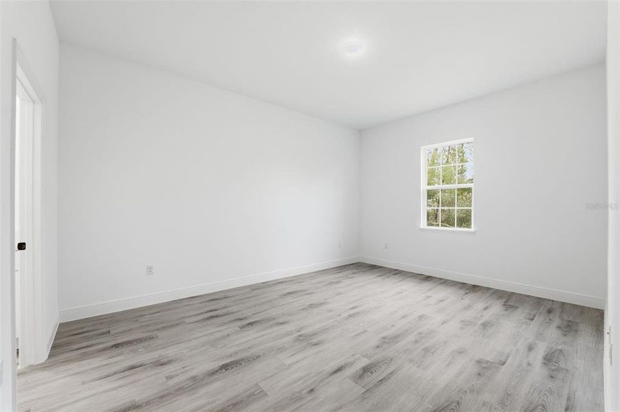 Spacious, unfurnished interior of a new home in , Ocala (Image 28).