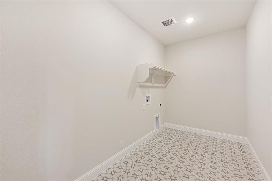 Spacious, unfurnished interior of a new home in Glenwood Meadows, Denton (Image 19).