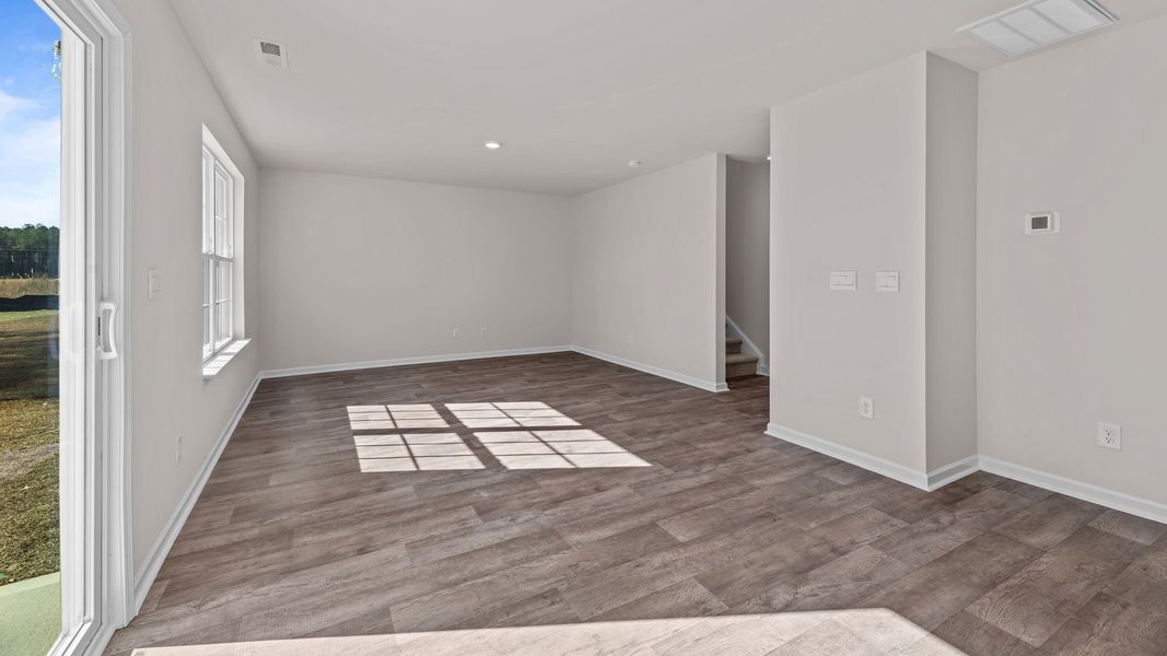 Spacious, unfurnished interior of a new home in Madeline Farm, New Bern (Image 25).