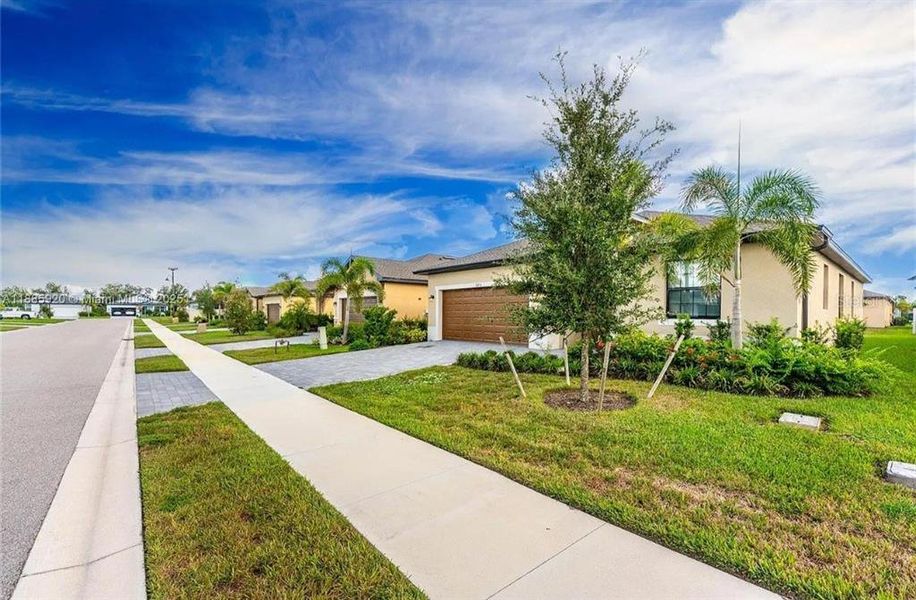 Community amenities in , Port Charlotte (Image 27).