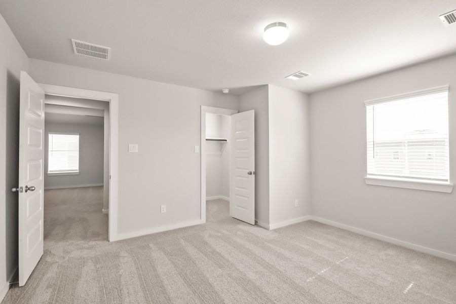 Spacious, unfurnished interior of a new home in Barton Creek Ranch, Conroe (Image 13). Spacious, unfurnished interior of a new home in Barton Creek Ranch, Conroe (Image 13).