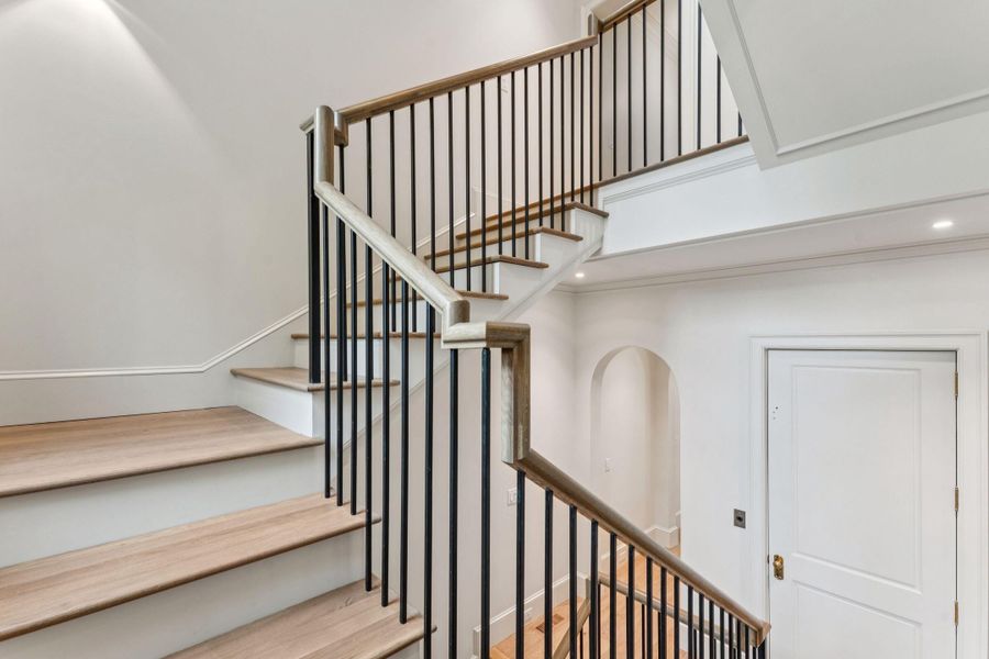 Spacious, unfurnished interior of a new home in , Charleston (Image 39).